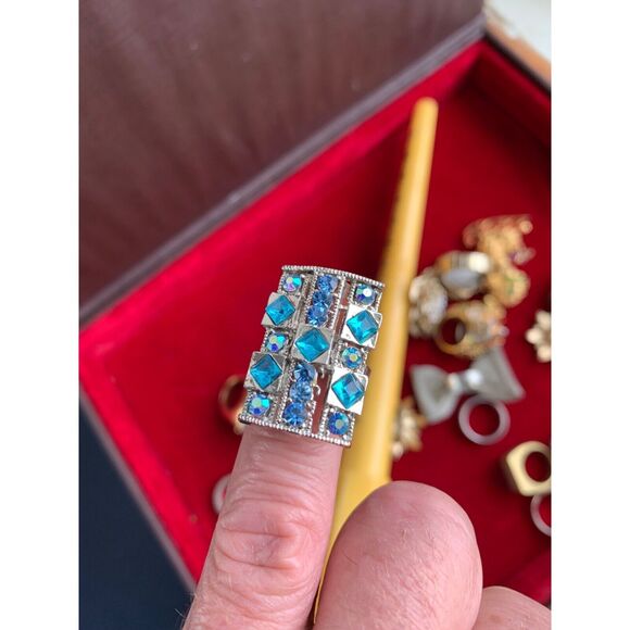 Silver Plated & Blue Topaz Colored Stones Rectangle-Shaped Bling Ring 5 1/4 adju - Picture 7 of 9